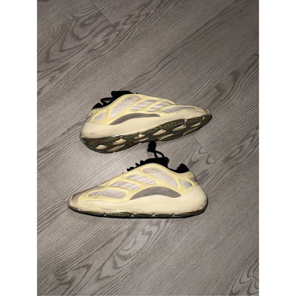 Yeezy 700 Azael - Picture 2 of 3